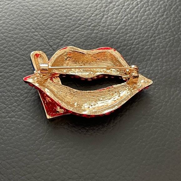 Sparkling Red Lips Brooch with Blue Lipstick - Picture 2 of 2